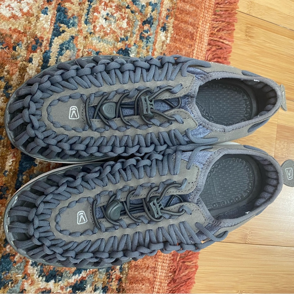 Keen uneek sandals